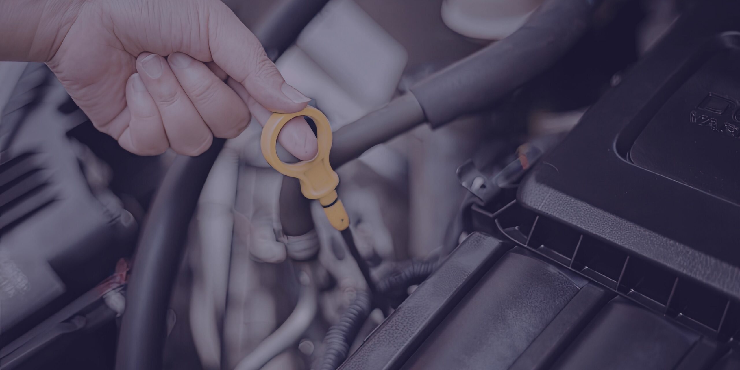 como mirar el aceite del coche